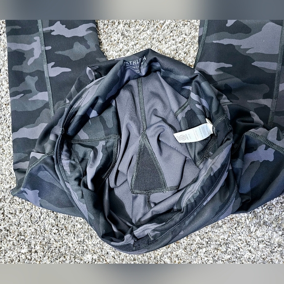 ATHLETA ULTIMATE 7/8 TIGHT WORKOUT LEGGINGS - Picture 9 of 14